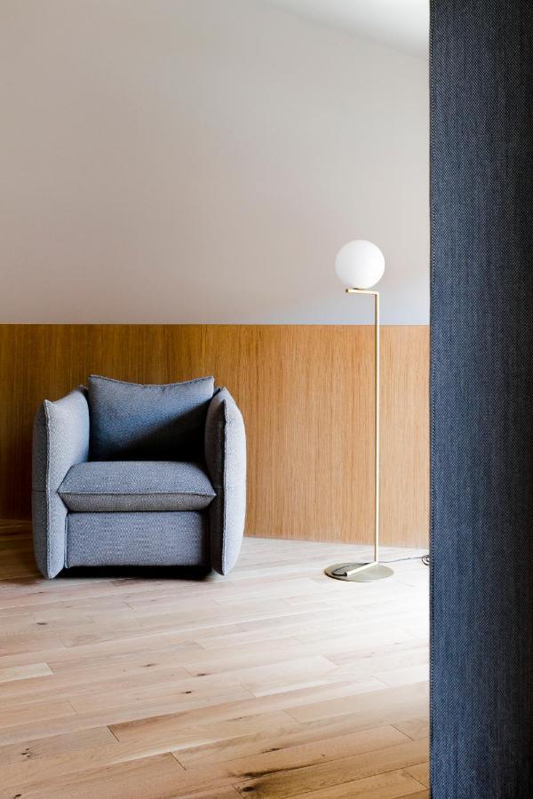 Kai 36 - Hotel Zwischen Fels Und Fluss Graz Eksteriør billede Floor lamp