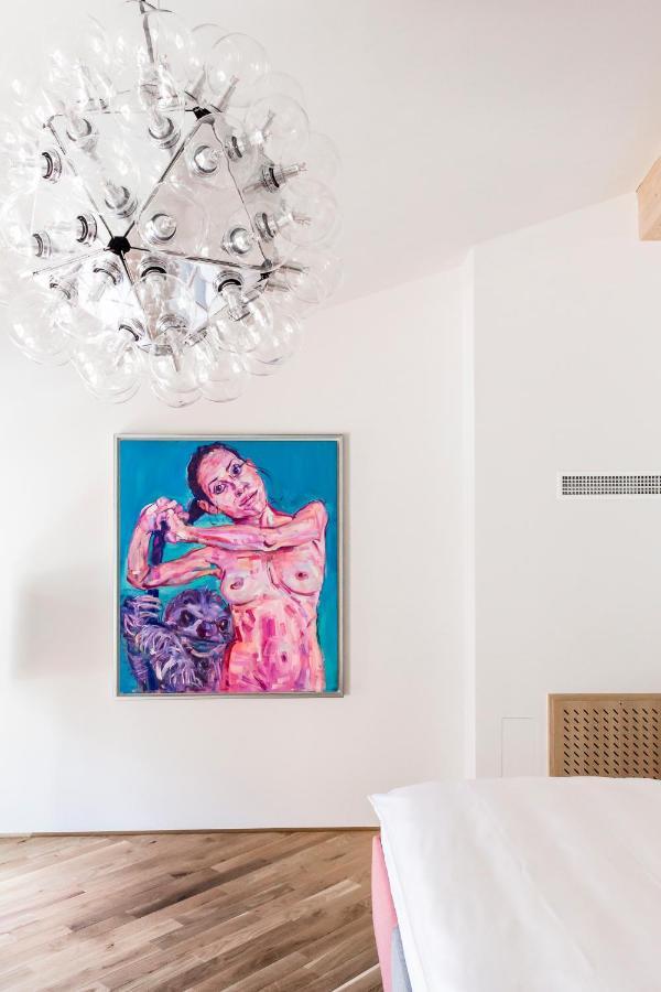 Kai 36 - Hotel Zwischen Fels Und Fluss Graz Eksteriør billede Painting by Yana Borisova