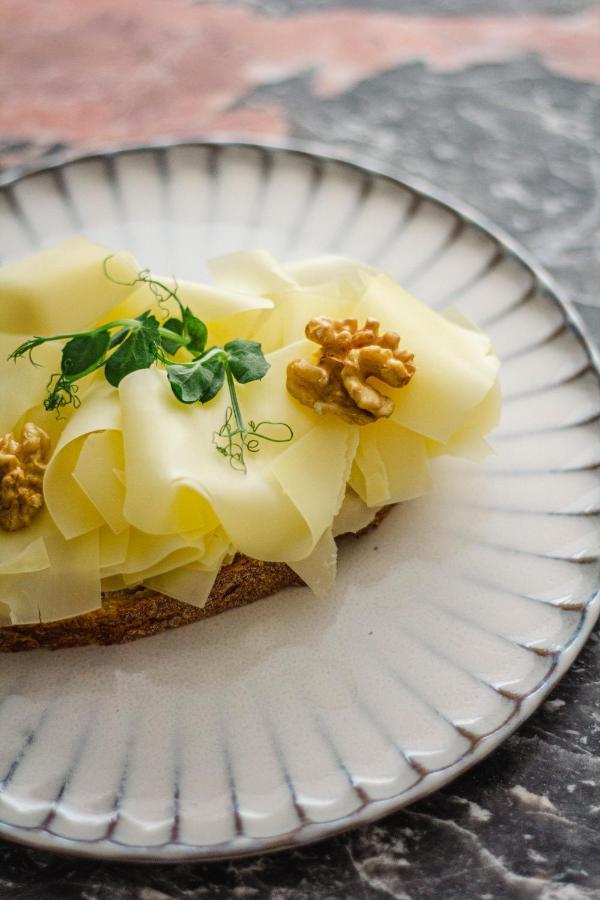 Kai 36 - Hotel Zwischen Fels Und Fluss Graz Eksteriør billede Cantal cheese
