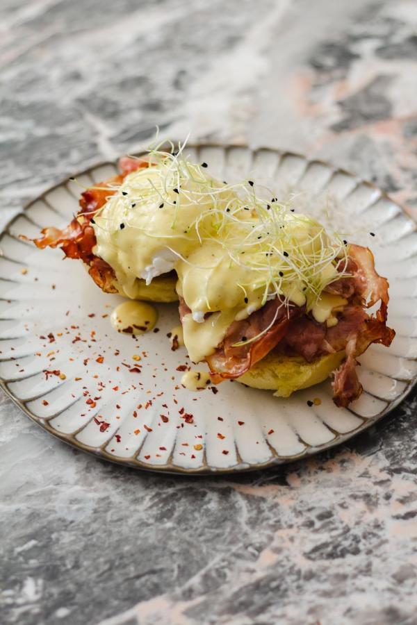 Kai 36 - Hotel Zwischen Fels Und Fluss Graz Eksteriør billede A potato and bacon roll